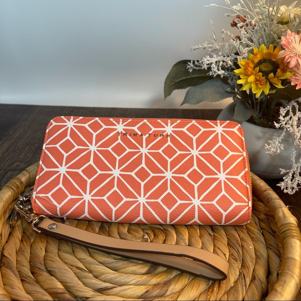 NWOT Trina Turk Coral Geometric Poolside Zip Around Wallet Removable Wrist Strap